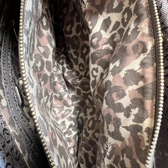 Guess Like New Shimmering Silver Quilted Purse - Picture 13 of 16